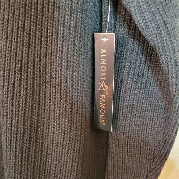 Almost Famous Maxi Distressed Knitted Sweater (Size 2X) - Picture 5 of 7